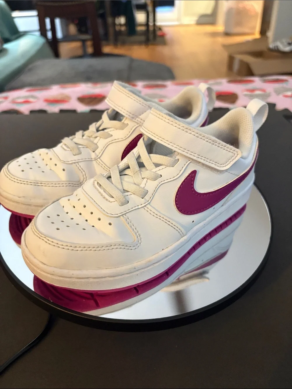 Nike Kids White and Magenta Low-Top Sneakers